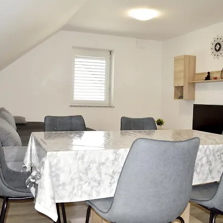 Apartmaji Baznik Catez Brezice