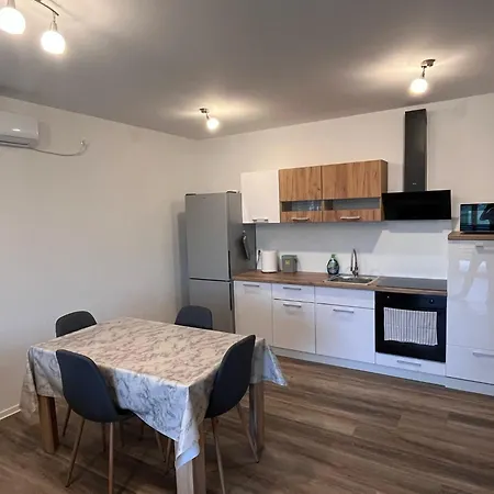Apartmaji Baznik Catez アパート Brežice